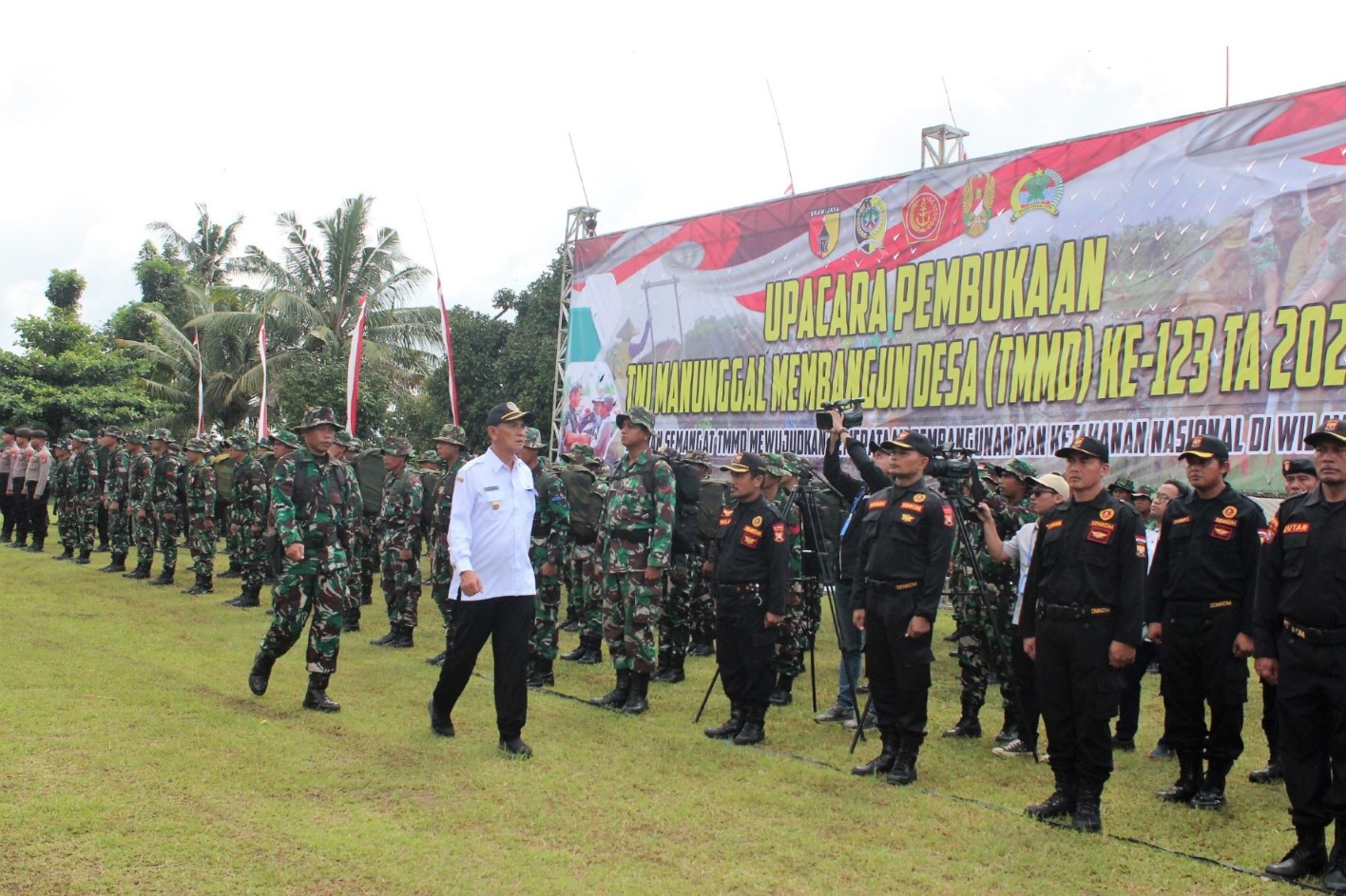 Prajurit Batalyon Komando 463 Kopasgat Terlibat Upacara TMMD Ke-123 Ta. 2025 Bko kodim 0807/Tulungagung