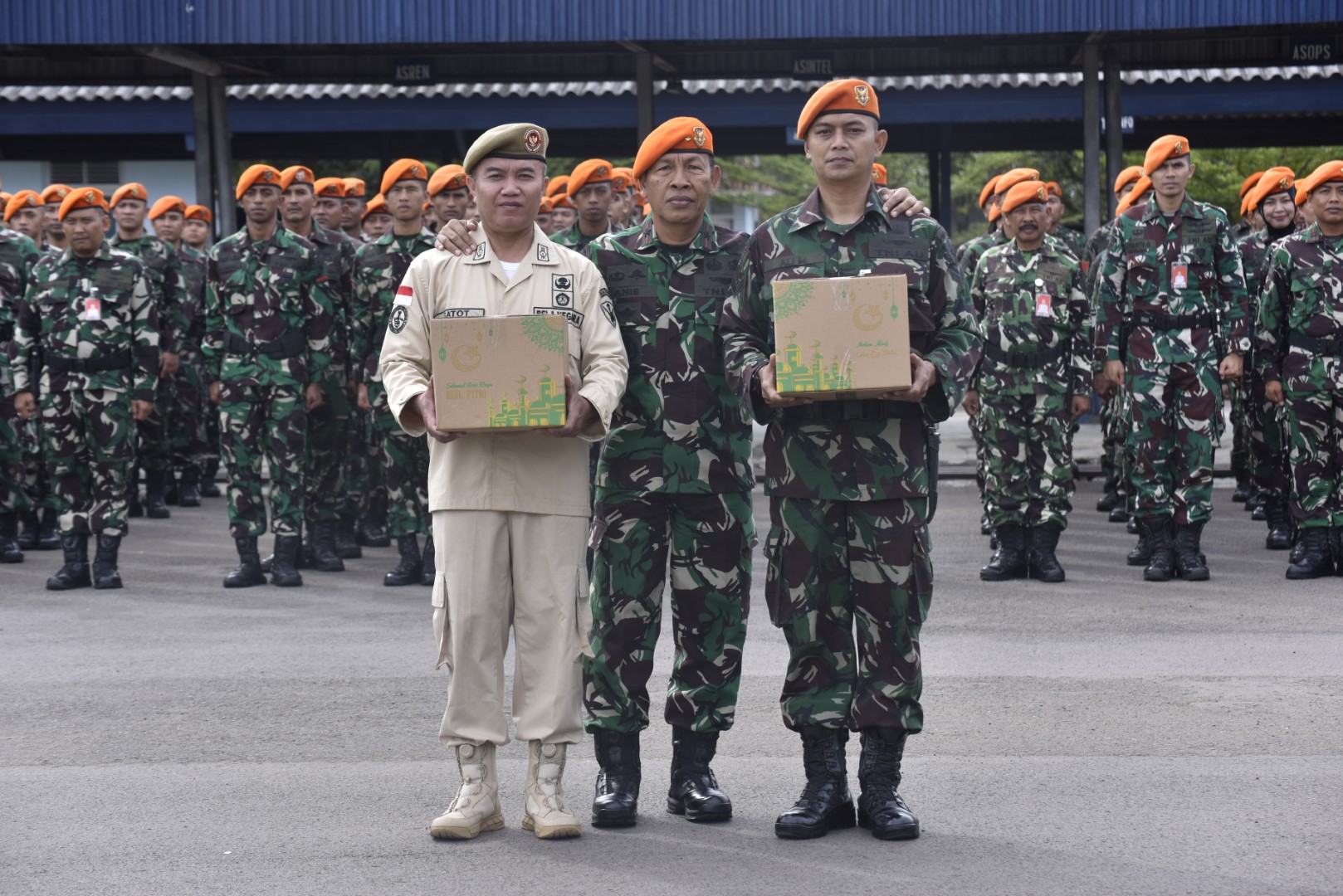Mako kopasgat semarakan hari raya idul fitri 1446 H dengan  pembagian bingkisan lebaran