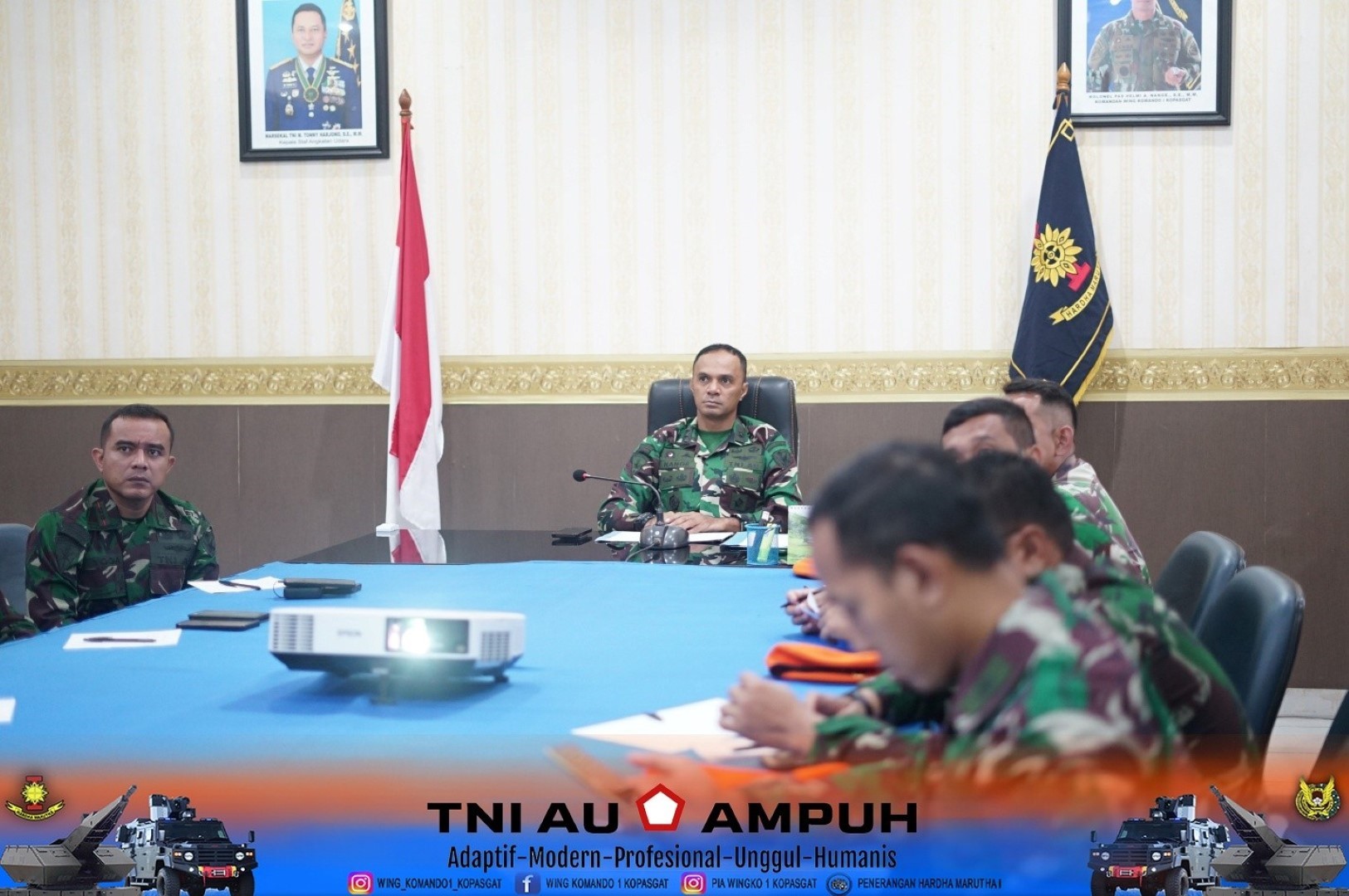 KOMANDAN WING KOMANDO I KOPASGAT MENGIKUTI VICON DALAM RANGKA PENGARAHAN DANKOPASGAT
