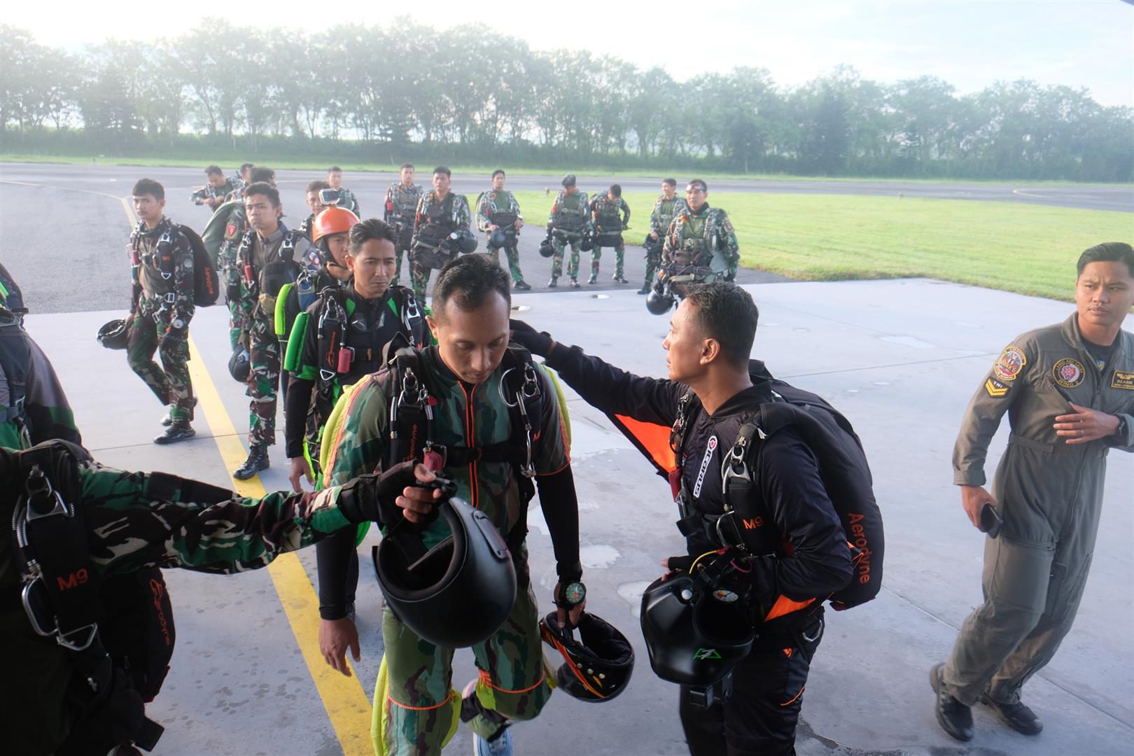 Prajurit Yonko 464 Kopasgat Tetap Asah Skill dan Kemampuan Terjun Free Fall di Bulan Suci Ramadhan