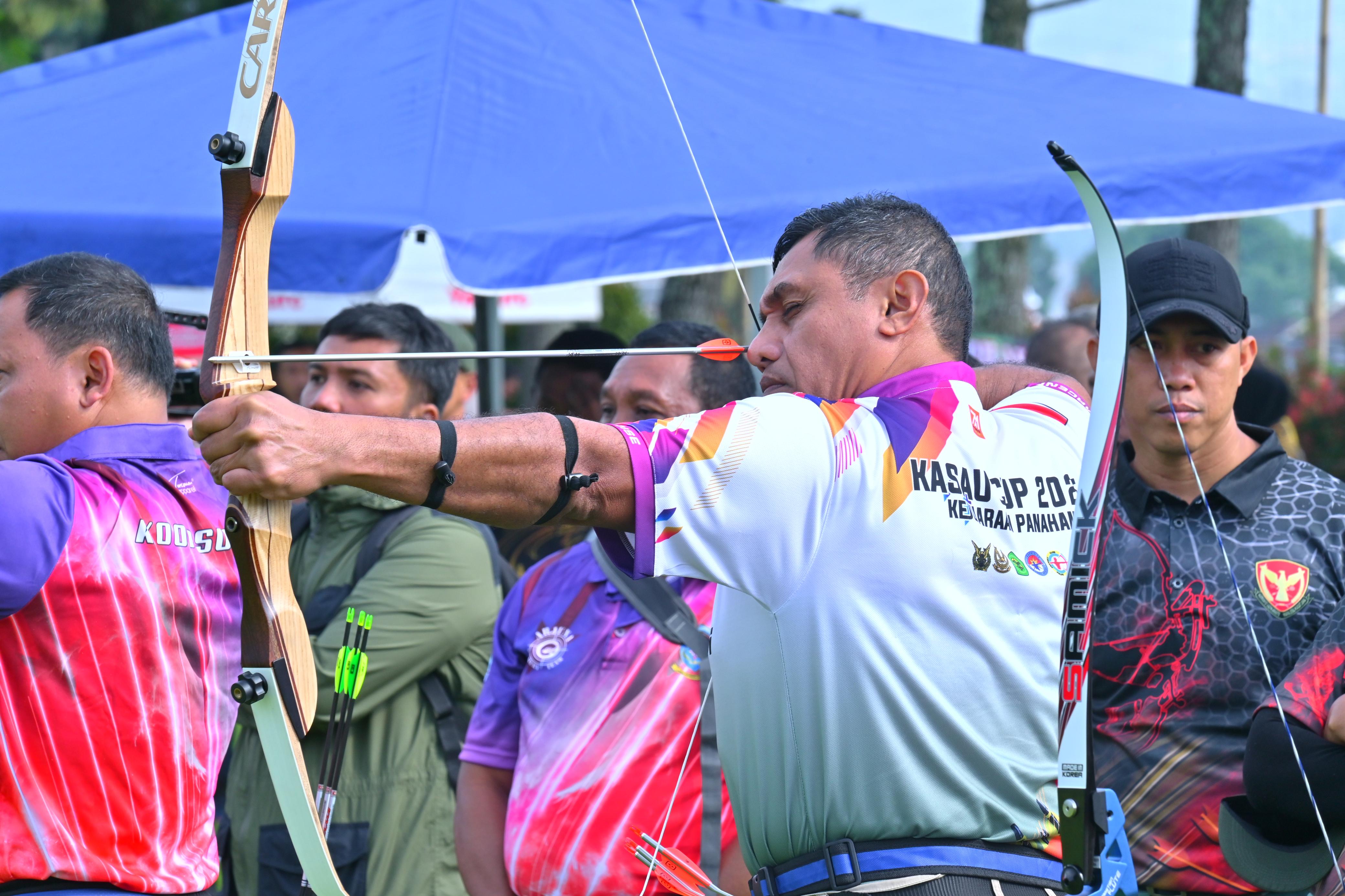 Inspektur Kopasgat Menghadiri Upacara Pembukaan Lomba Panahan Kasau Cup 2025