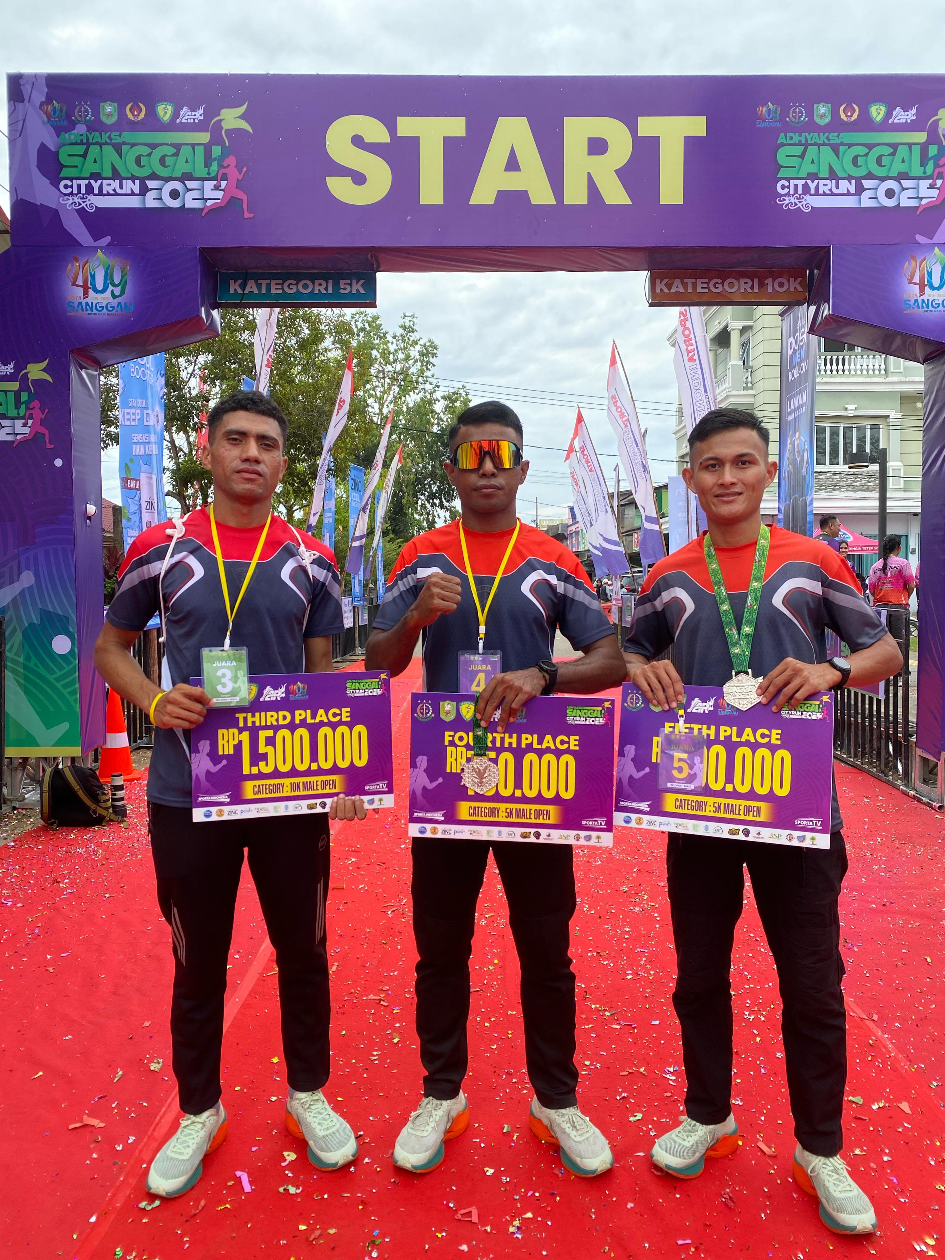 BRAJAMUSTI RUNNERS KEMBALI RAIH PODIUM DI EVENT ADHYAKSA SANGGAU CITY RUN 2025