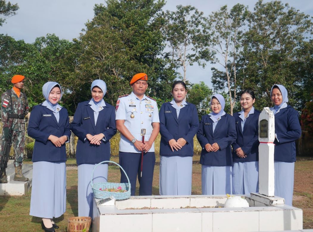 ZIARAH ROMBONGAN DALAM RANGKA HUT TNI KE-79 DI WILAYAH NATUNA