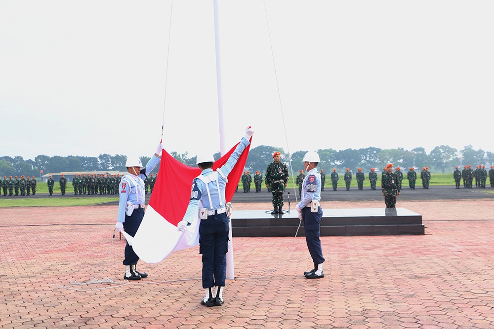 Aspotdirga Kopasgat Pimpin Upacara Bendera Mingguan Di MaKo Kopasgat