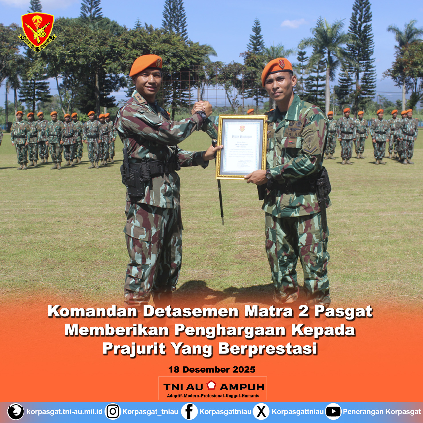 Komandan Detasemen Matra 2 Pasgat Memberikan Penghargaan Kepada Prajurit Yang Berprestasi