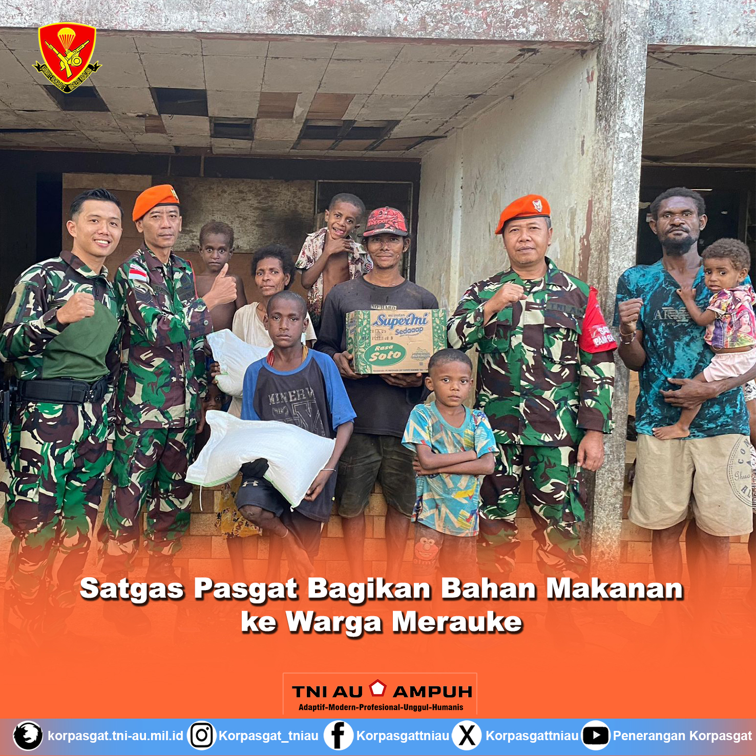 Satgas Pasgat Bagikan Bahan Makanan ke Warga Merauke Satgas Pasgat Bagikan Bahan Makanan ke Warga Merauke