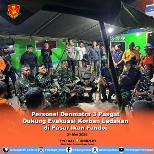 Personel Denmatra 3 Pasgat Dukung Evakuasi Korban Ledakan di Pasar Ikan Fandoi