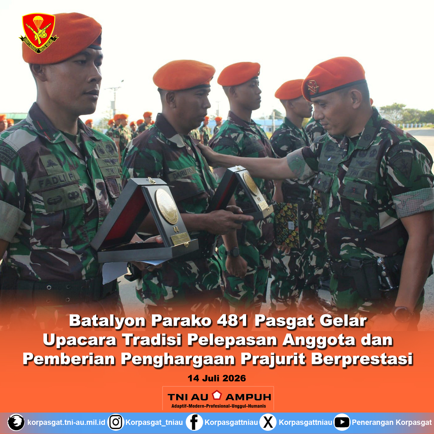 Batalyon Parako 481 Pasgat Gelar Upacara Tradisi Pelepasan Anggota dan Pemberian Penghargaan Prajurit Berprestasi