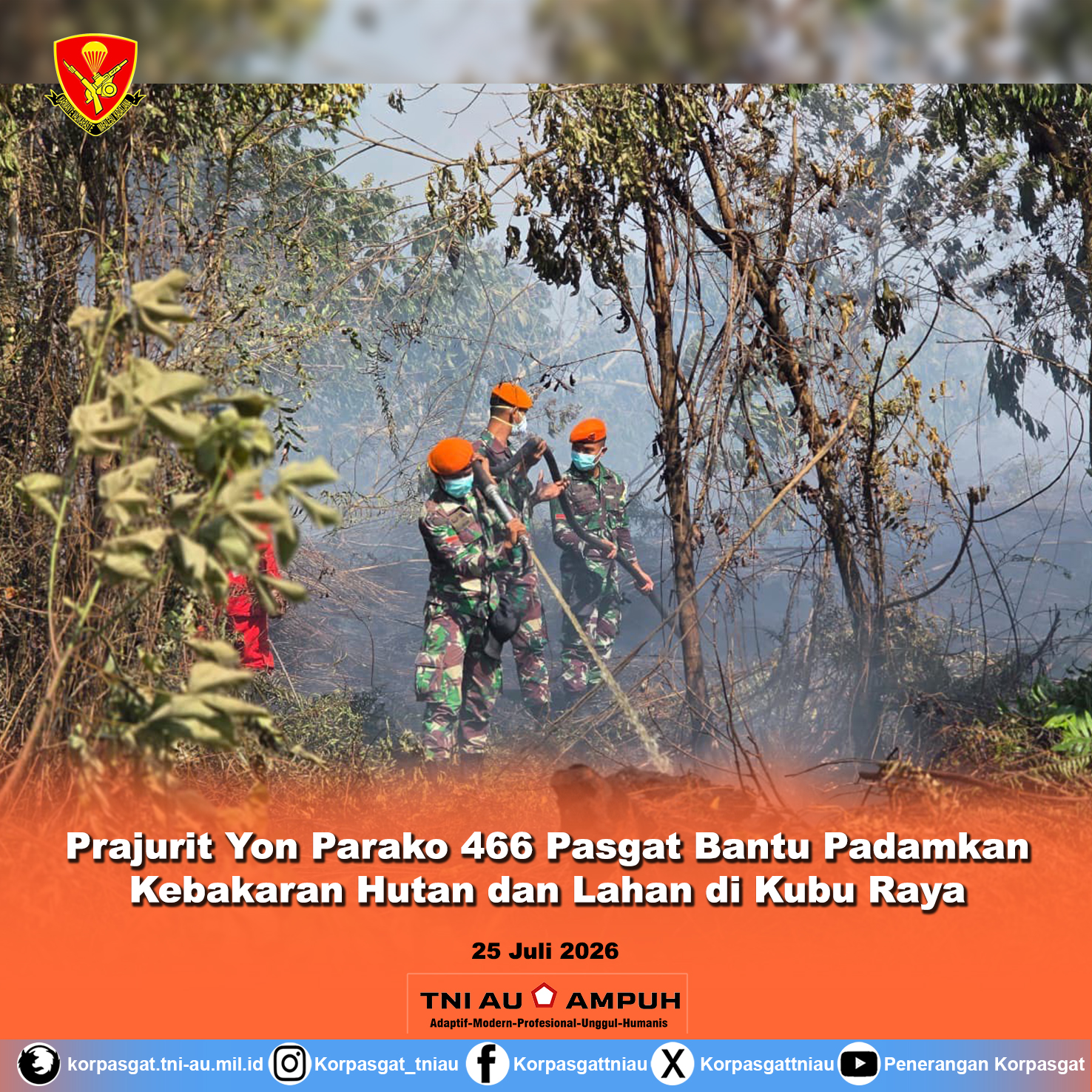 Prajurit Yon Parako 466 Pasgat Bantu Padamkan Kebakaran Hutan dan Lahan di Kubu Raya